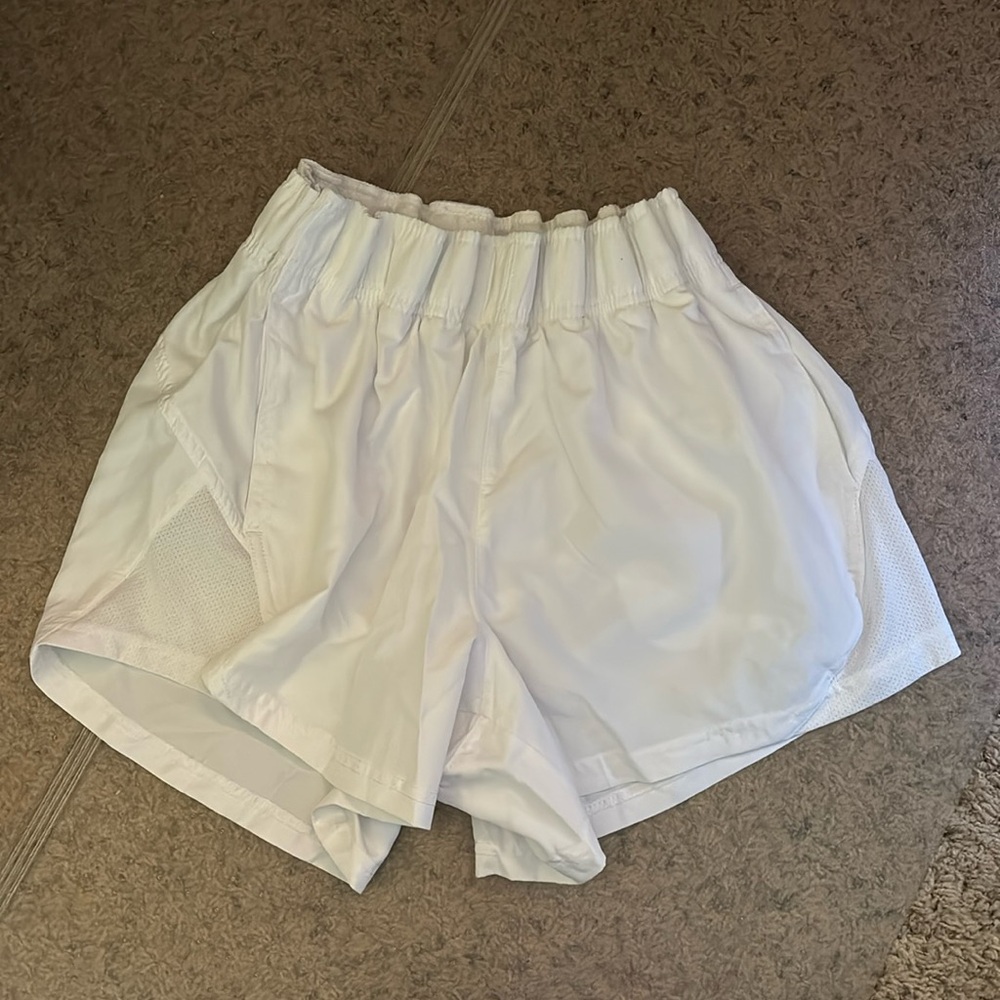 Athletic shorts with liner
